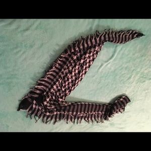 Black and white checkered scarf